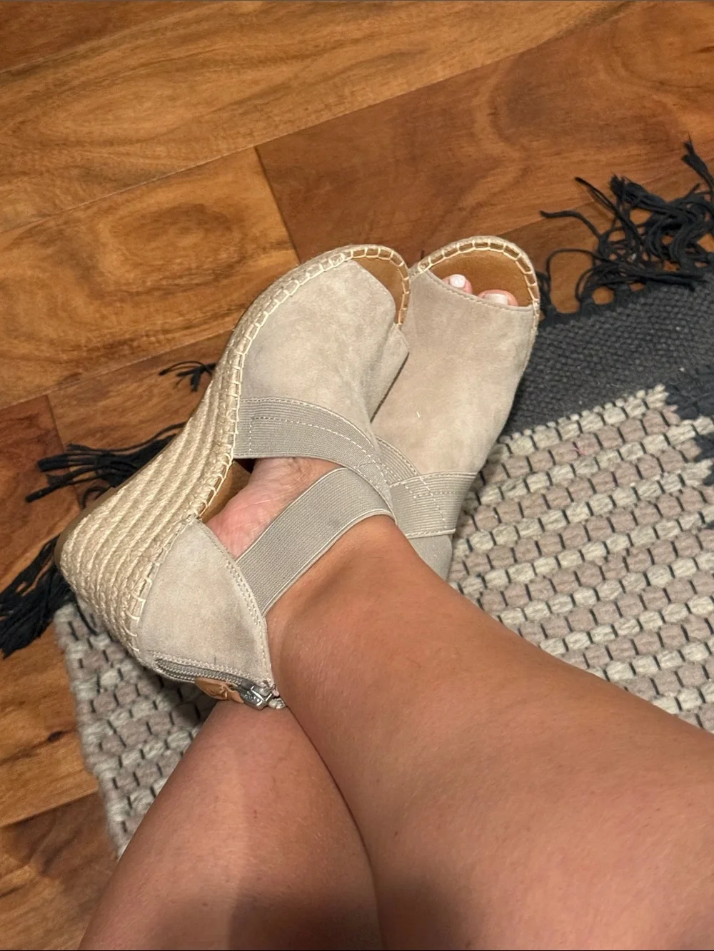 Gentle Souls by Kenneth Cole Colleen Wedge Espardrille Sandals. 7
